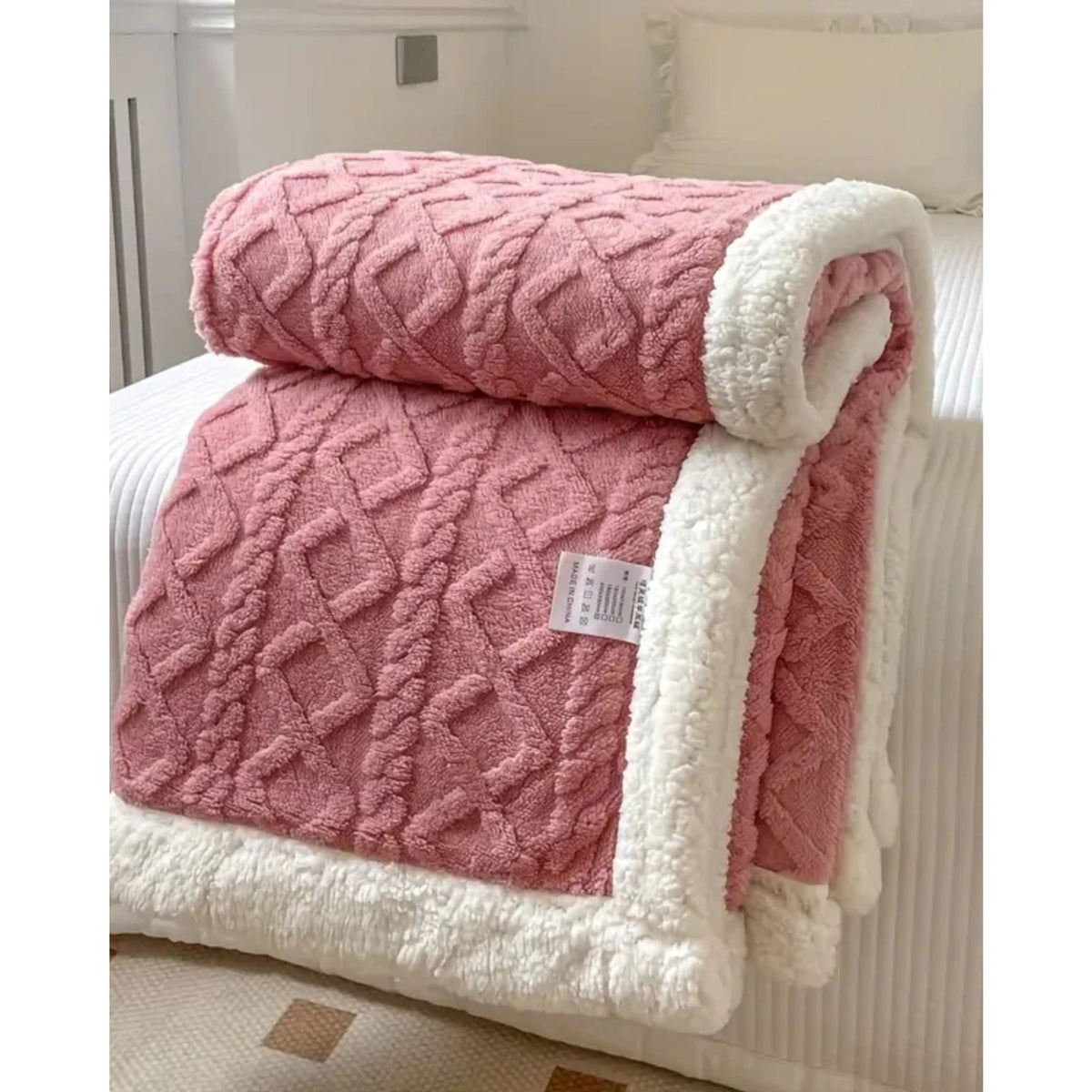 Cable-Knit Sherpa Throw – Reversible Textured Blanket