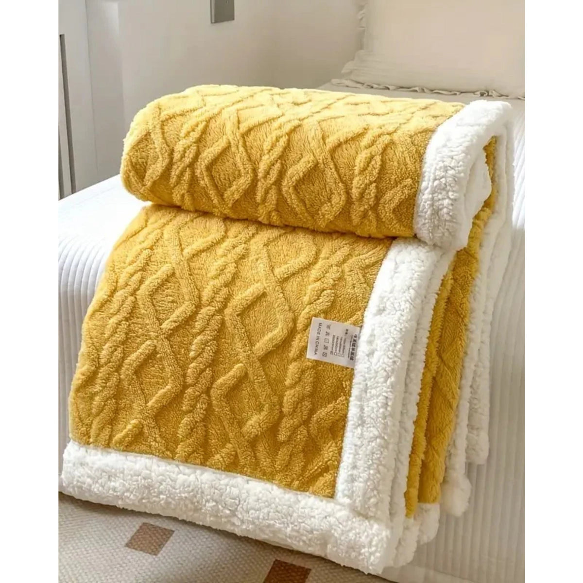 Cable-Knit Sherpa Throw – Reversible Textured Blanket