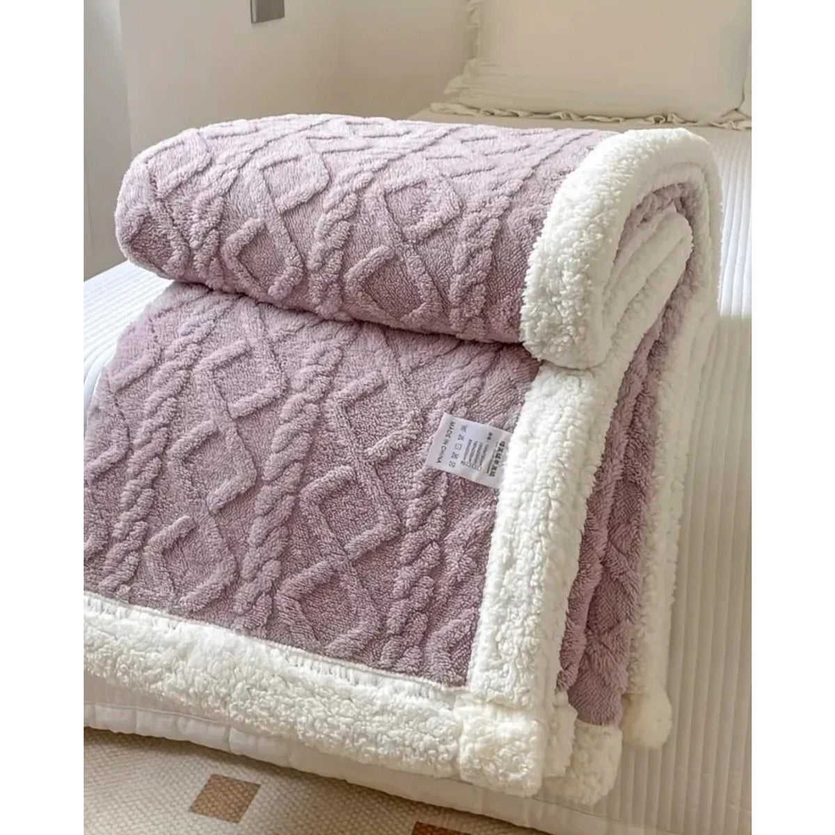 Cable-Knit Sherpa Throw – Reversible Textured Blanket