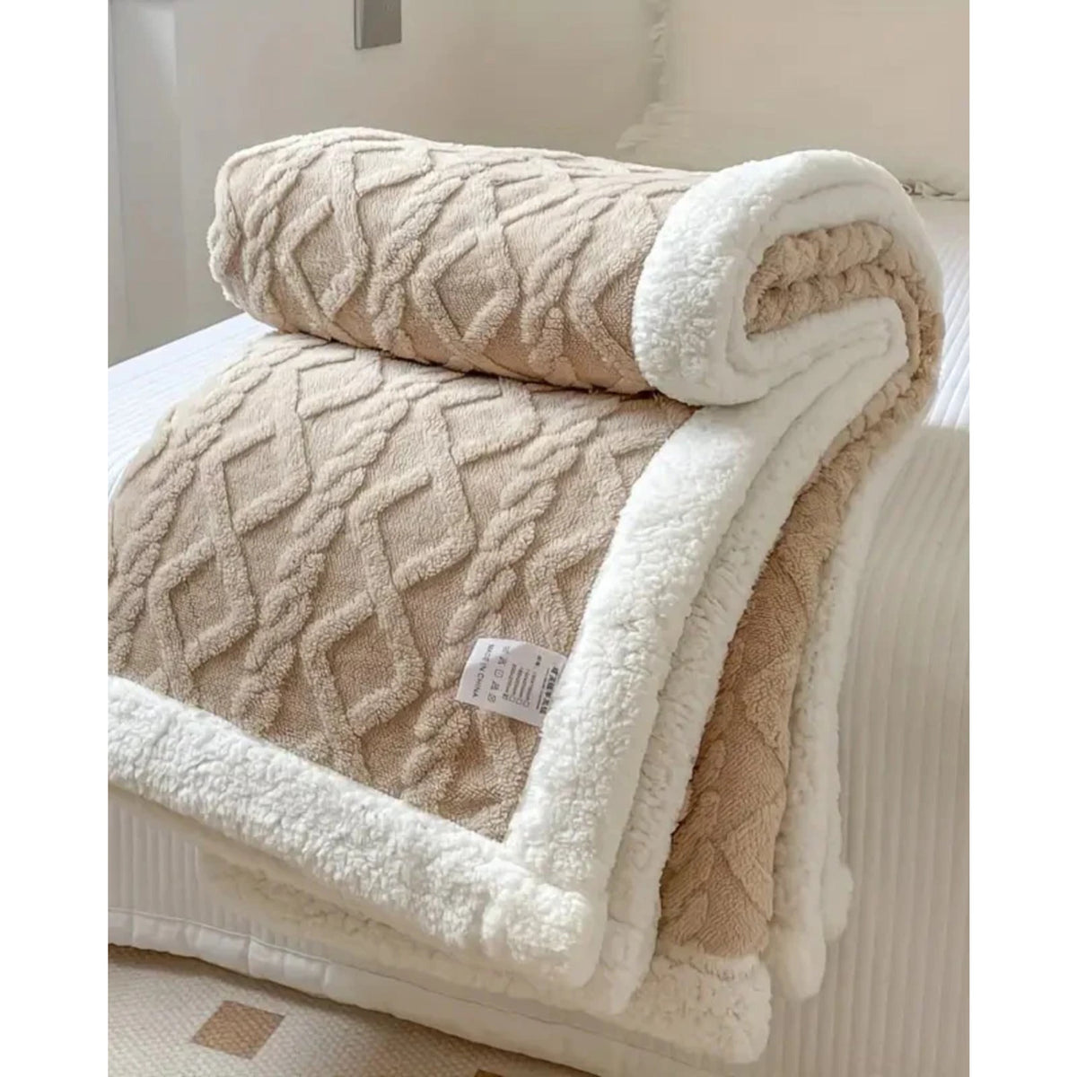 Cable-Knit Sherpa Throw – Reversible Textured Blanket