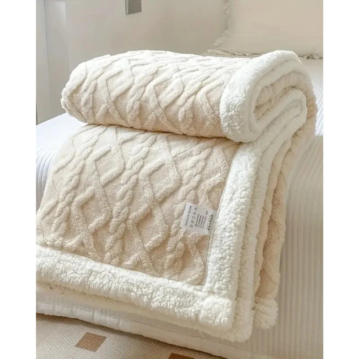 Cable-Knit Sherpa Throw – Reversible Textured Blanket