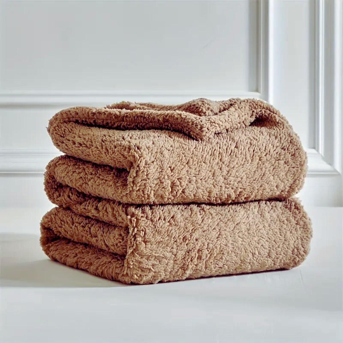 Double-Sided Sherpa Fleece Blanket – Reversible & Warm