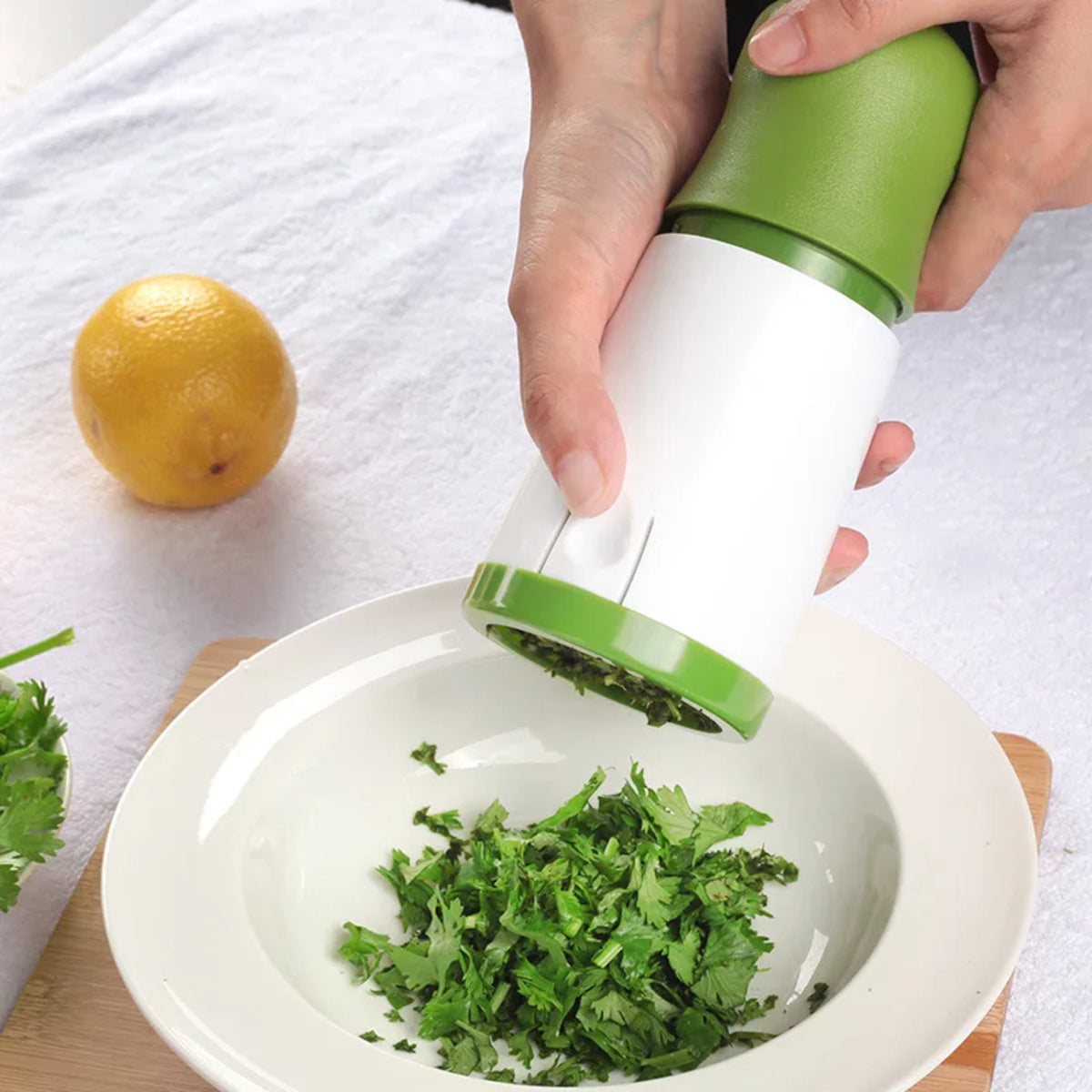 Manual Herb Grinder – Handheld Spice & Vegetable Mincer