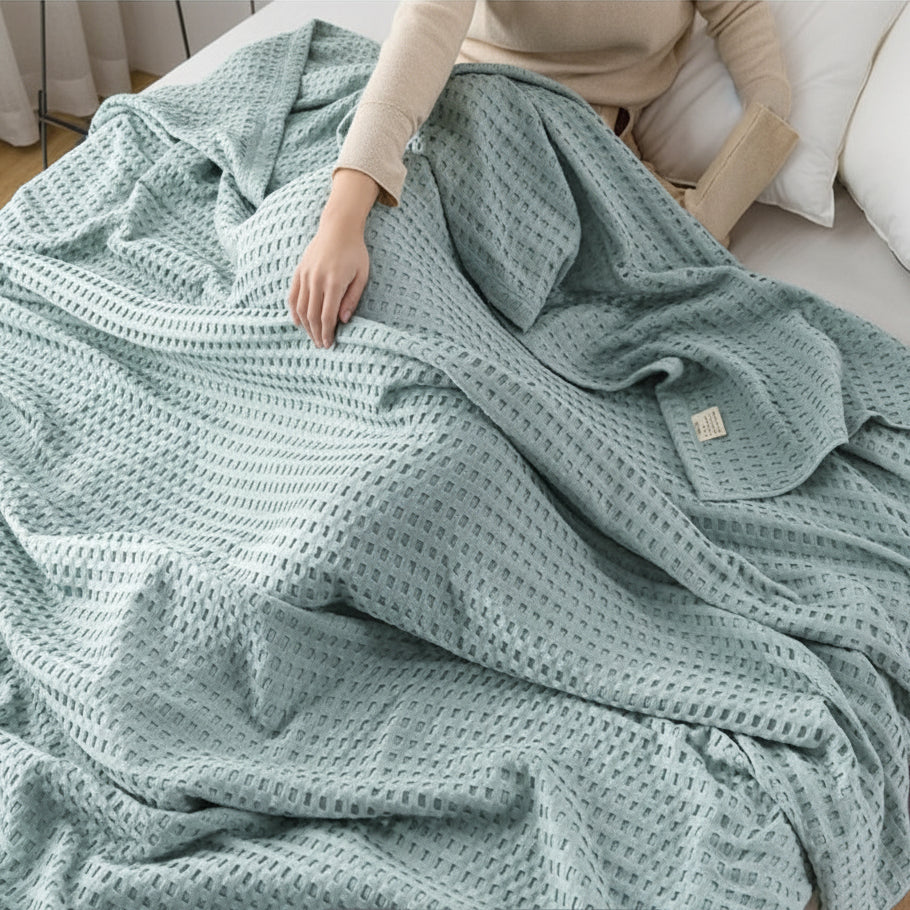 Waffle Throw Blanket – Lightweight All-Season Comfort